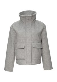 Grau melierte Wollmischjacke mit hohem Kragen, zwei aufgesetzten Taschen vorne und kastiger Form. Weicher Griff und lässiges Design.