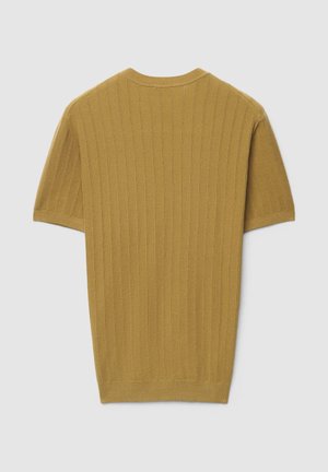 Senfgelber kurzärmeliger Pullover mit gerippter Textur, rundem Ausschnitt und leicht entspannter Passform, von hinten gezeigt.