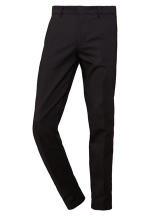 Schwarze Hose aus glattem Stoff, mit gerader Beinform, Gürtelschlaufen und zwei Vordertaschen. Keine sichtbaren Muster oder Akzente.