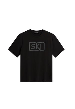 Svart kortärmad t-shirt i bomull med en grå "SKI"-logotyp i ett rektangulärt mönster på framsidan. Klassisk rundhals.