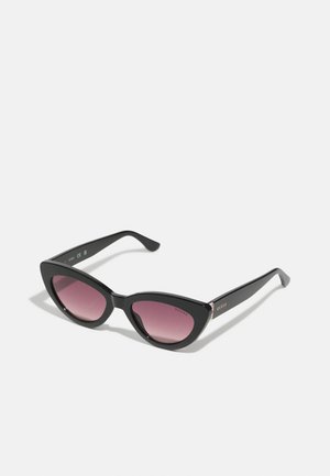 Ochelari de soare tip cat-eye cu rame din plastic negru și lentile gradient roz. Prezintă un accent metalic strălucitor cu logo pe bratul ochelarilor.