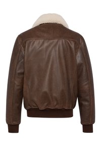 Chaqueta de cuero marrón con un cuello de borrego crema, puños acanalados y dobladillo. Presenta un acabado suave y un diseño estructurado.