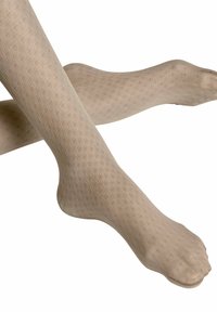 Beige gemusterte Strumpfhosen mit subtiler geometrischer Textur, transparenter Optik und verstärktem Zehenbereich, die auf übereinander geschlagenen Beinen vor einem weißen Hintergrund präsentiert werden.
