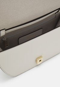 Furla SFERA MINI CROSSBODY - Taška s příčným popruhem - marshmallow