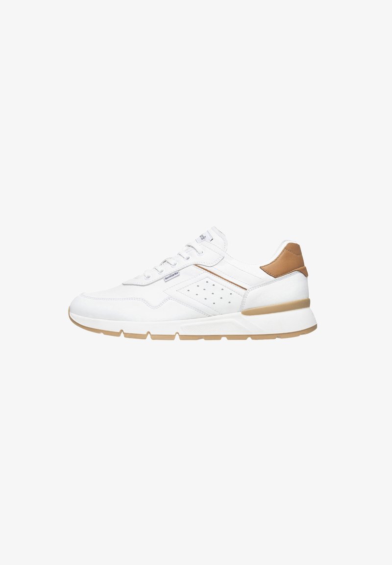 Sneaker bianco con tomaia in pelle liscia, dettagli beige, dettaglio laterale perforato, lacci piatti e suola in gomma con grip testurizzato.