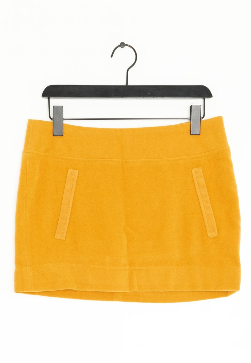Yellow, suede-textured skirt with two side pockets and a straight cut. Hangs from a black metal hanger.