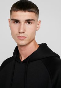 Urban Classics RAGLAN ZIP POCKET HOODY - Felpa con cappuccio - black