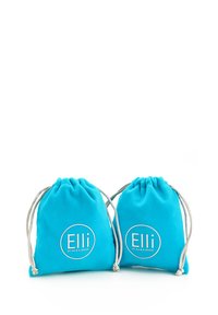 Zwei türkisfarbene Stoffzüge aus weichem Material, mit einem kreisförmigen Logo, das "Elli by Julie & Grace" in weißer Stickerei trägt.