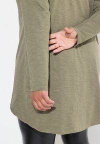 Angel of Style BEQUEME PASSFORM RUNDHALSLANGARM - Longsleeve - reed green