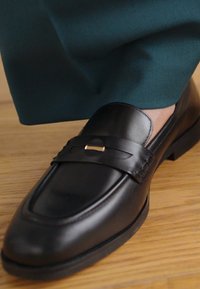 Geox CLORIDIE - Scarpe senza lacci - black