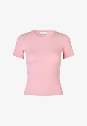 Gaiši rozā ribota T-krekls ar apaļu kakla izgriezumu un īsām piedurknēm. Audums ir gluds, ar pieguļošu formu, un aizmugurē ir logotipa birka.