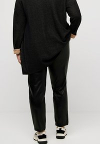 Ulla Popken 7/8 PASSEPOILS CEINTURE ÉLASTIQUE - Pantaloni - black