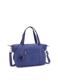 Borsa in tessuto viola con doppie maniglie, tracolla staccabile, tasca frontale con zip e un charm decorativo in pelliccia attaccato.