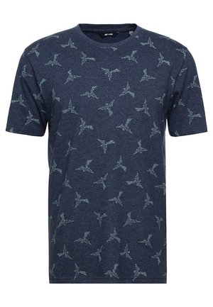 Donkerblauw T-shirt met korte mouwen en lichtblauwe kolibripatronen verspreid over de stof.