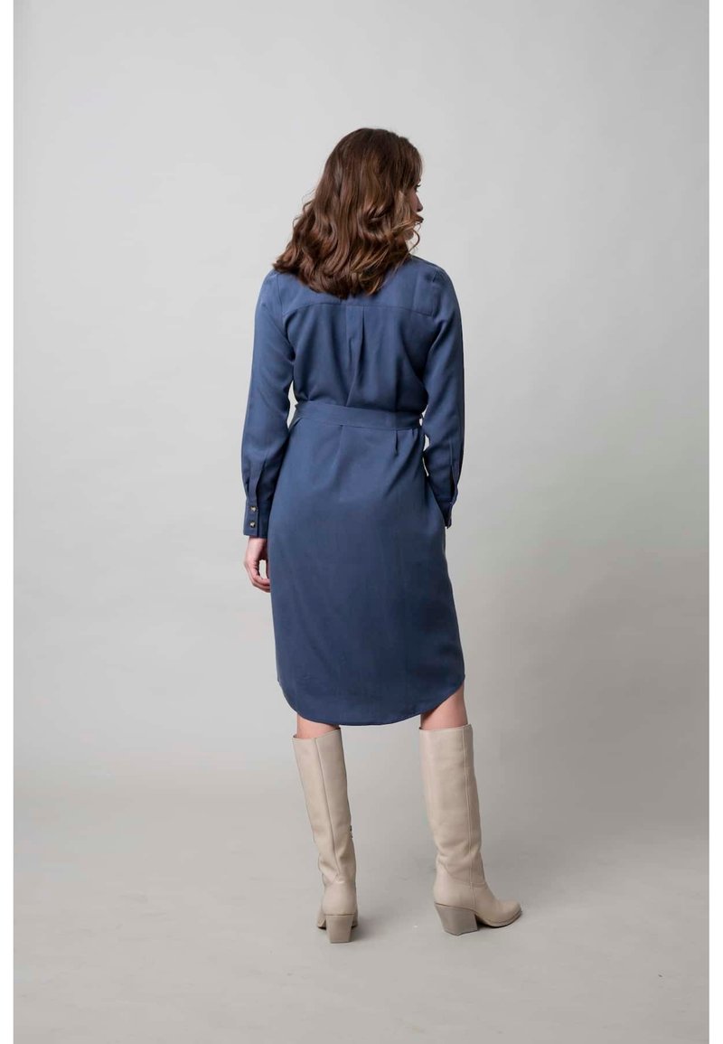 Damen Freizeitkleider | Marjolein Elisabeth Blusenkleid blauw/blau - RZ23050 Damen Freizeitkleider | Marjolein Elisabeth Blusenkleid blauw/blau - RZ23050