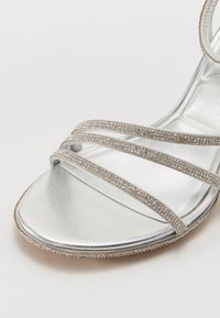 ALDO CHICGLOW  PILLOW WALK - Sandale s visokom petom - silver