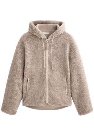 Bežová bunda s kapucňou podšitá fleece, so zipsom vpredu, dvoma bočnými vreckami a mäkkým, textúrovaným povrchom. Akcenty zahŕňajú šnúrku a lem.