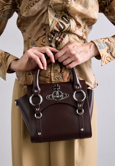 Vivienne Westwood BETTY SMALL HANDBAG - Sac à main - brown