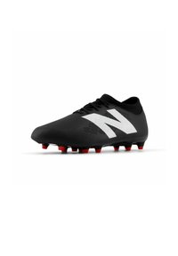 Svart fotbollssko med en strömlinjeformad design, som har en stor vit logotyp, röda dubbar och en texturerad övre yta för grepp.