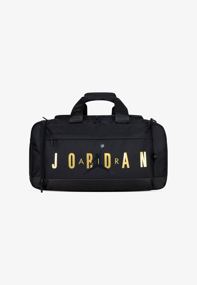 Črn potovalni nahrbtnik z zlatim napisom "JORDAN" in logotipom, z dvojno ročico, zadrgo in teksturirano tkanino.