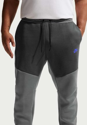 Nike Sportswear Tech Fleece Hoodie & Joggers Set (FW24) Pencil Point/Medium Ash/Sapphire — foto 5