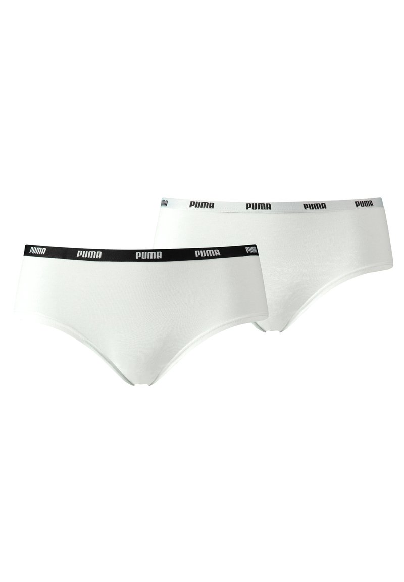 Zwei Paar weiße Unterwäsche mit einem schwarzen Puma-Logo-Bund. Der Stoff wirkt glatt und hat ein einfaches, minimalistisches Design.