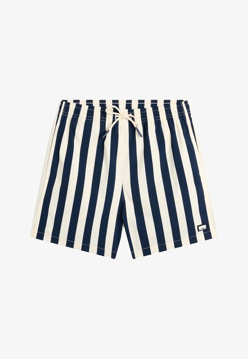 Shorts de bain à rayures verticales bleu marine et blanches avec taille élastique et cordon blanc, petite étiquette logo sur la jambe droite en bas.