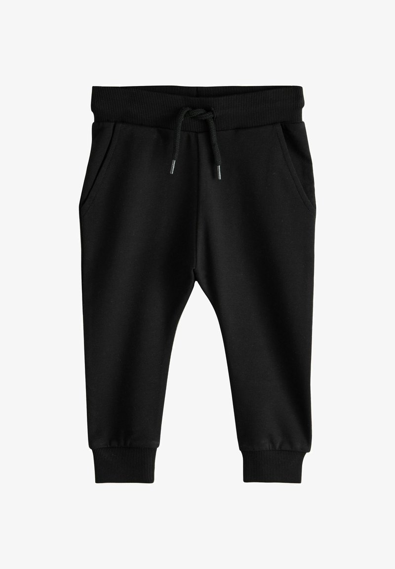 Pantaloni della tuta neri per bambino piccolo con vita elasticizzata, coulisse, tasche laterali e polsini a coste su sfondo bianco.