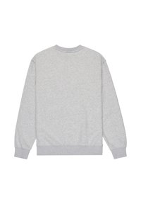Sudadera gris con cuello redondo, mangas largas, puños acanalados y un tejido suave y texturizado. La vista trasera muestra un diseño minimalista sin logotipos.