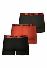 Trois paires de boxers pour femmes ; couleurs : noir, vert foncé et orange. Chacune a une ceinture avec le logo "ATHENA" en noir. Tissu doux, design ajusté.