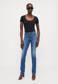ONLY Tall ONLWAUW MID WAIST - Slim fit jeans - medium blue denim