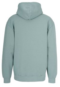Ljusblå hoodie med kängurufickor och dragsko på huvan; har ribbade ärmslut och nederkant, tillverkad av mjuk, strukturerad tyg.