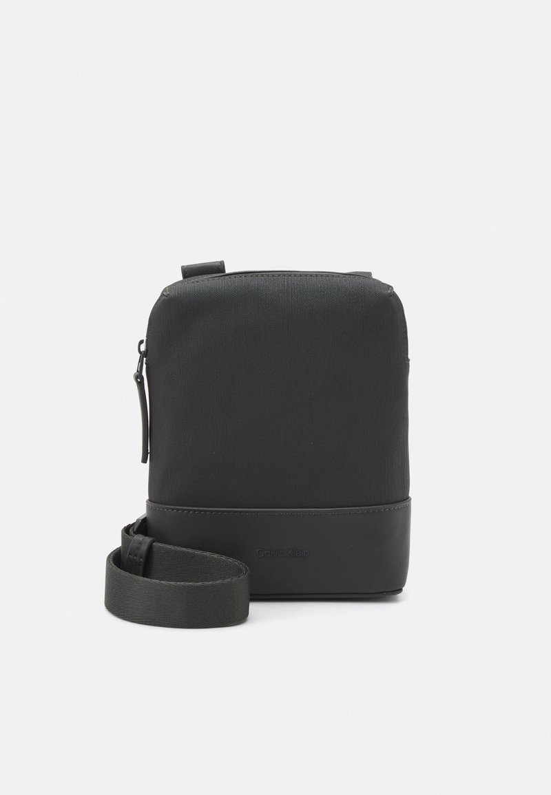 Calvin Klein TECH SENSUAL REPORTER UNISEX - Borsa a tracolla - dark olive