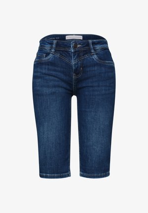 Short en jean bleu foncé longueur genou avec bouton à l’avant, fermeture éclair et plusieurs poches, étiqueté coupe décontractée et denim préféré de tous les temps.