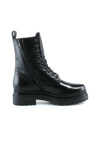 Botte de combat en cuir noir avec fermeture éclair latérale, laçage à l'avant, semelle épaisse et languette à l'arrière, vue de profil sur fond blanc.