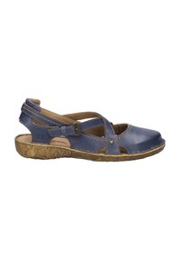 Blå lædersandal med udskårent design, justerbar rem og gummisål med teksturerede mønstre. Pyntet med let syning.