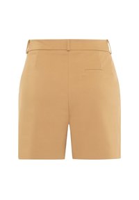 Beige skræddersyede shorts med en glat tekstur, der har en bæltestrop i taljen, for- og baglommer samt et rent, minimalistisk design.