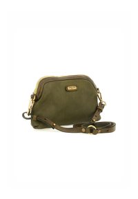 Borsa a tracolla in pelle verde oliva con accessori dorati, chiusura con zip e tracolla regolabile marrone. Forma arrotondata con dettagli cuciti.