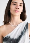 ARIANA GRANDE X SWAROVSKI PEARL CHOKER ANGELIC - Necklace - crystal