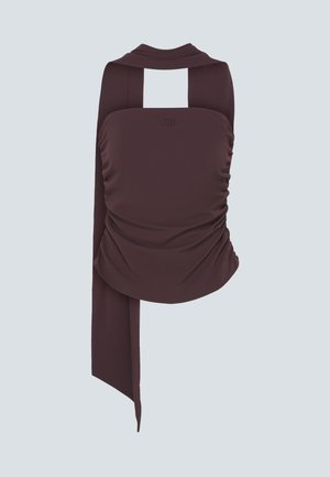 Σκούρο καφέ ριχτό τοπ halter με φαρδιά λουρίδα στον λαιμό και μακρύ κομμάτι υφάσματος που κρέμεται, πάνω σε ανοιχτό γκρι φόντο.