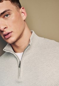 Next ZIP NECK - Svetr - ecru