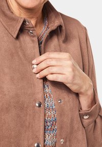 GOLDNER Giacca in similpelle - camel