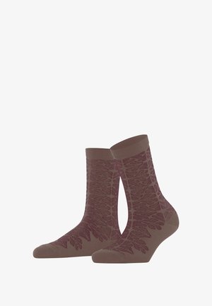 Paar brauner Socken bis zur Mitte der Wade mit einem dunkelbraunen Blattmuster, nebeneinander auf weißem Hintergrund gezeigt.