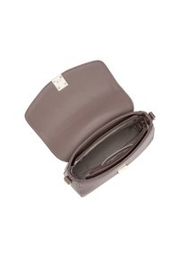 Sac en cuir gris à bandoulière avec une poche zippée et une texture lisse. L'intérieur est de couleur claire avec plusieurs compartiments pour l'organisation.