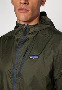 Patagonia HOUDINI  - Vindjakke - pine needle green