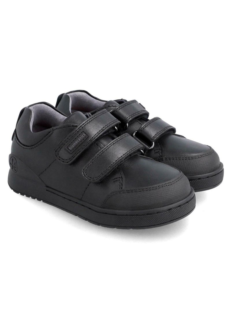 Zapatos de cuero negro con correas de velcro, diseño redondeado, suelas texturizadas y soporte acolchado para el tobillo que ofrecen comodidad y accesibilidad.