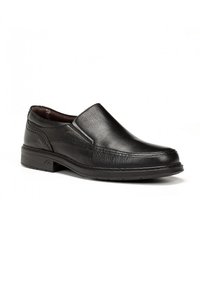 Zapato negro de cuero tipo slip-on con un acabado suave, punta redondeada y plantilla acolchada. Presenta detalles de costura sutil y una suela de goma de perfil bajo.
