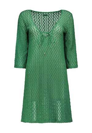 Robe en dentelle verte avec manches trois-quarts, encolure en V et détail noué à l'avant, présentant un motif ajouré ondulé sur toute la surface.