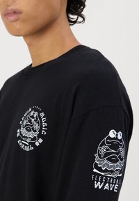 Edwin MUSIC CHANNEL UNISEX - Top dugih rukava - black
