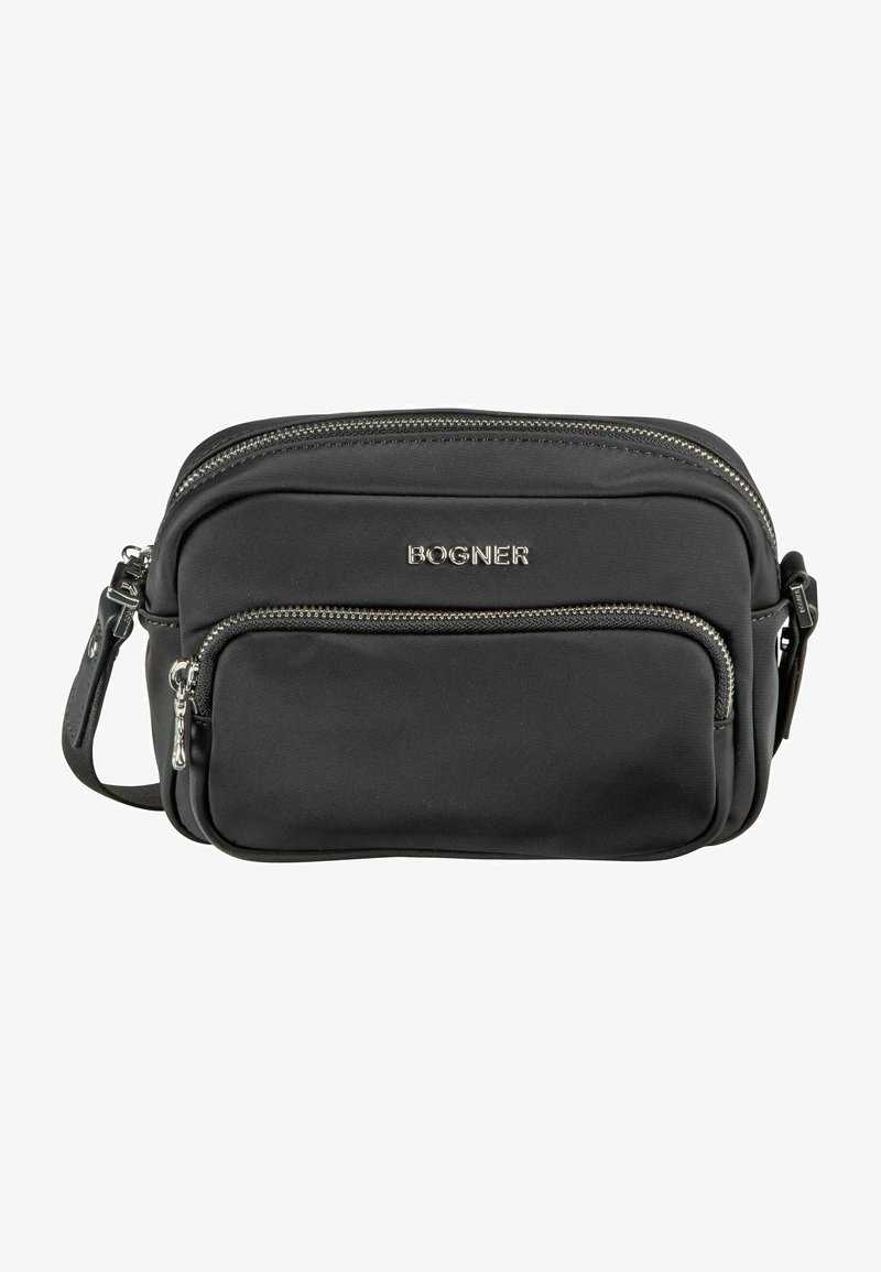 Sac bandoulière en nylon noir avec deux compartiments zippés, quincaillerie en argent et une sangle réglable. Nom de la marque affiché à l'avant.